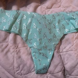 Victoria’s Secret No Show Thong size Medium New with Tags
